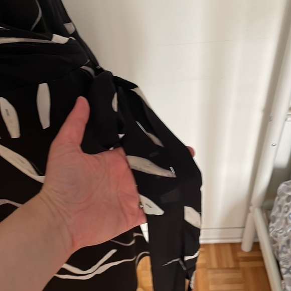 DIANE VON FURSTENBERG

Brenndah silk dress - Picture 8 of 14